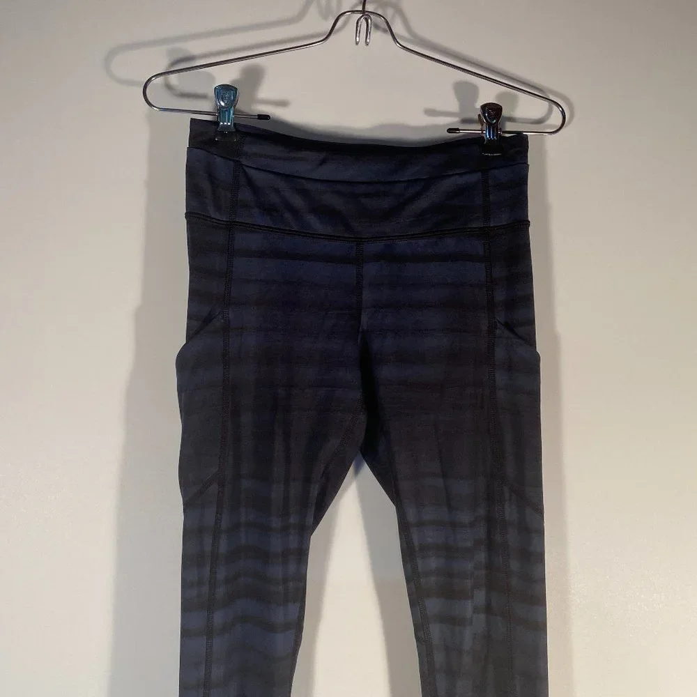 Lululemon Ruffled Leg Blue Black Workout Leggings Women Size 4 - Picture 2 of 7